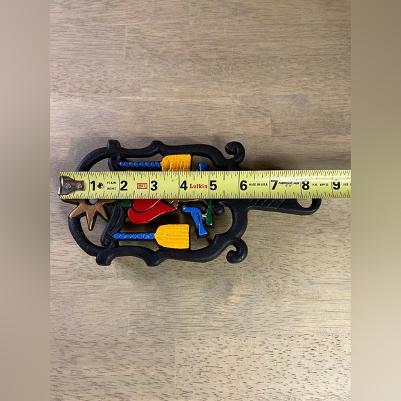 VTG 1951 John W right Painted Cast Iron Footed Trivet Dove Bird Hearts Broom NIB - Picture 5 of 7